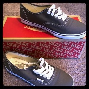 Vans sneakers. Color: Gray